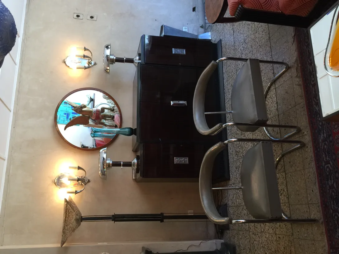 vase murano ancien décoratif avec forme esthétique dans un cadre élégant