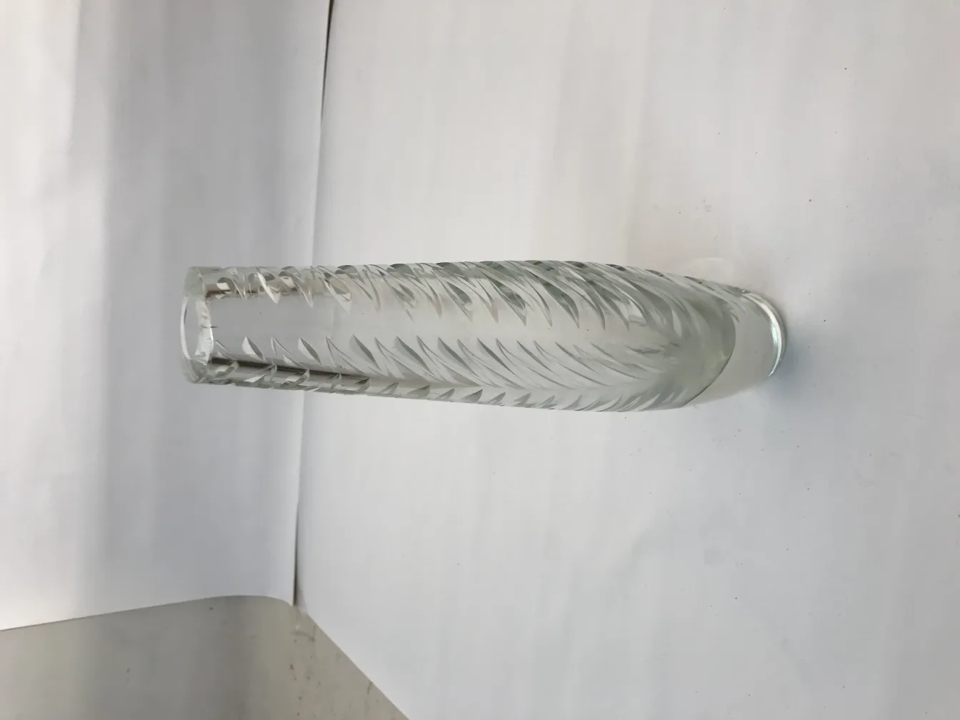 antike murano-vase mit schönen formen auf hellem hintergrund