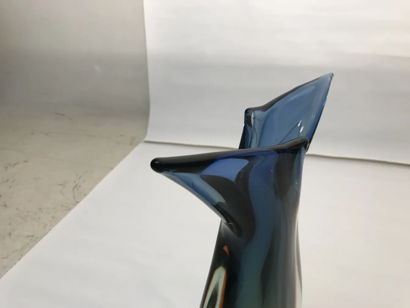 vase antico di murano con un design elegante e attraente