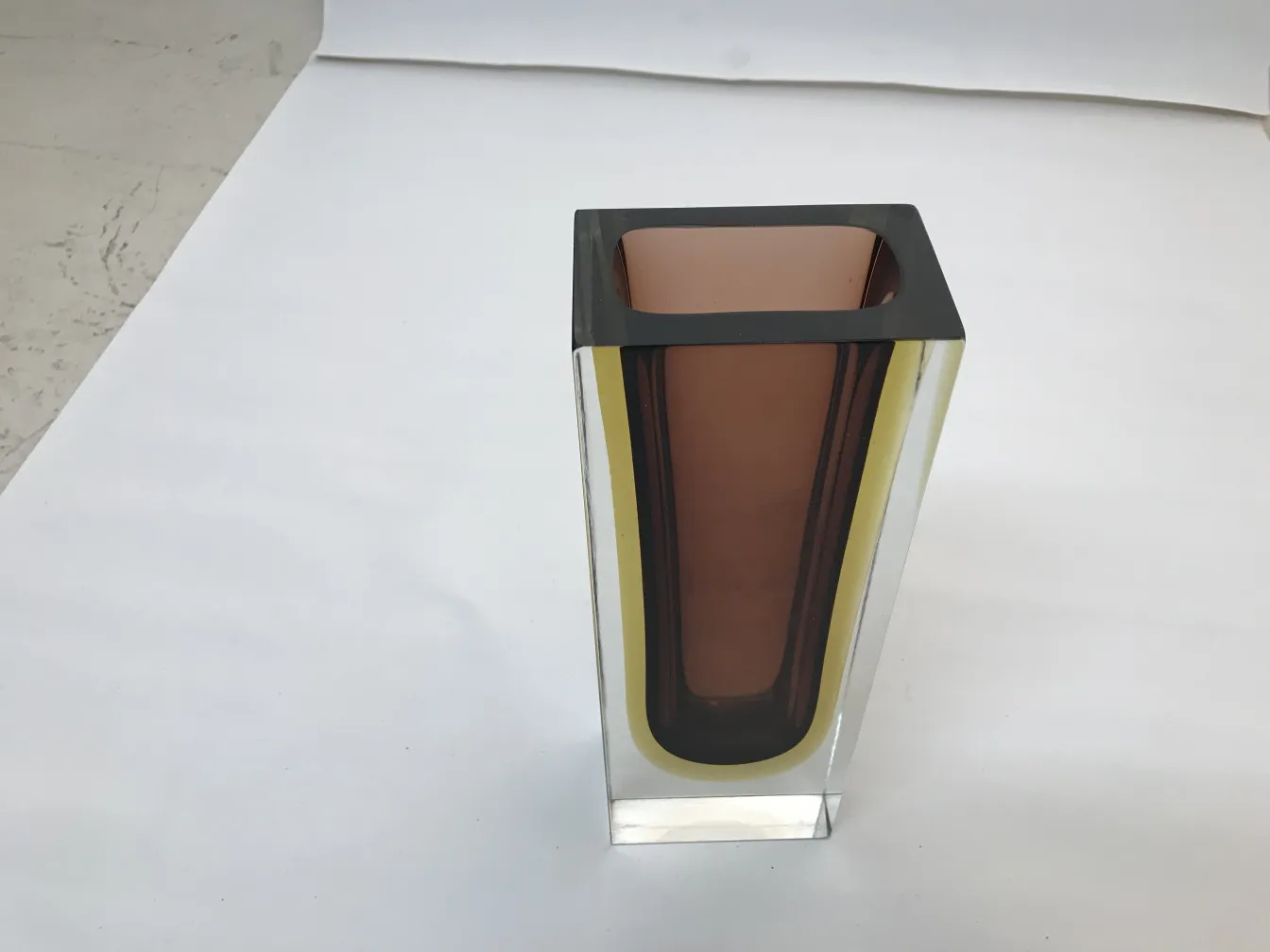 dekorative Murano-Glas in Braun- und Gelbtönen