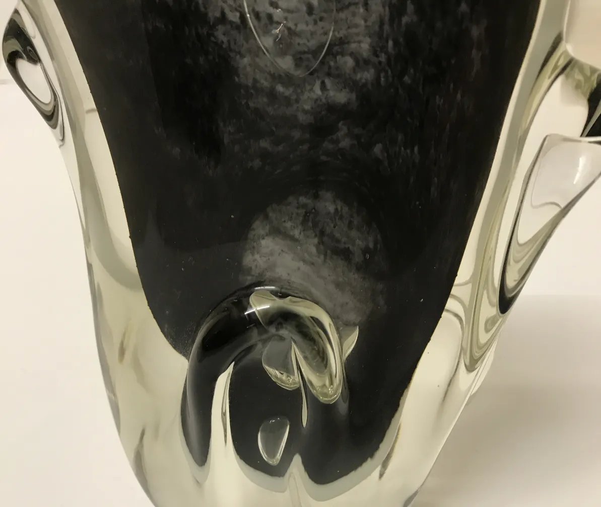 vase murano ancien avec des formes élégantes et douces