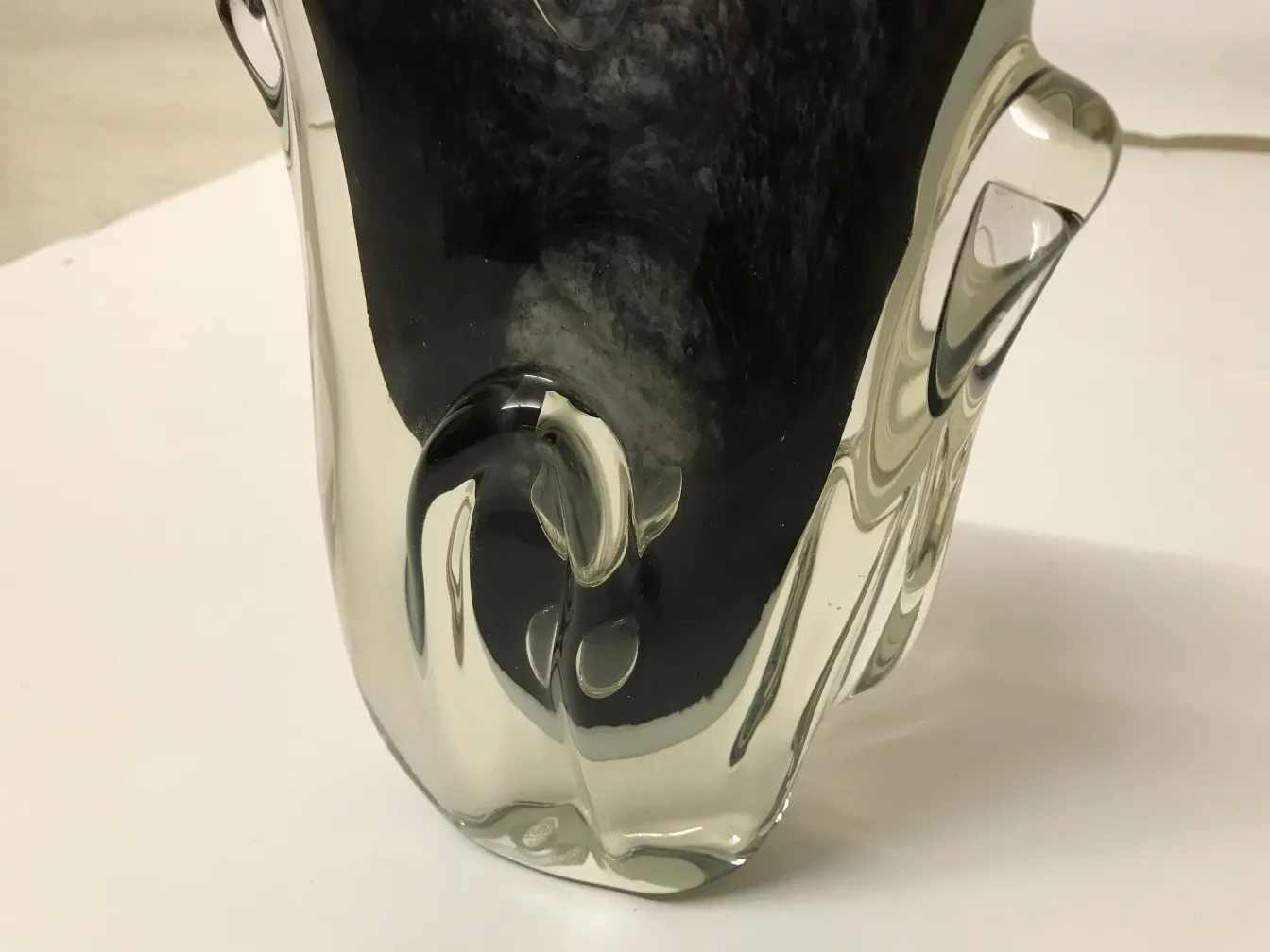 古老的穆拉诺花瓶，优雅的曲线设计，装饰性