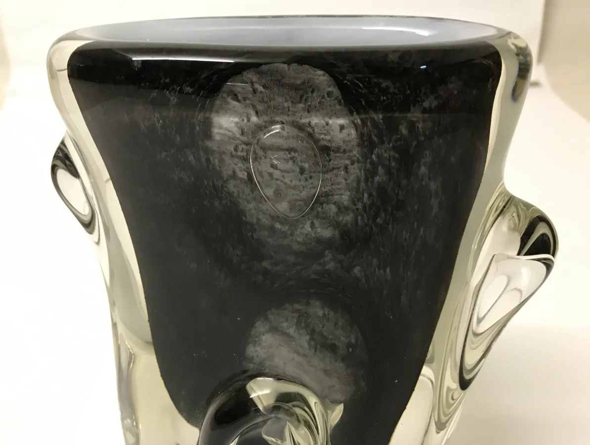 murano-glas mit einzigartigem Design in heller Umgebung