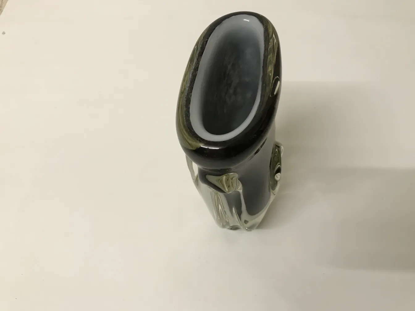 vase di murano antico, decorato, forme eleganti, atmosfera vintage