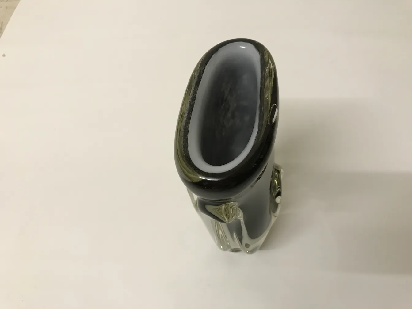 vase murano ancien avec un design élégant et des formes douces