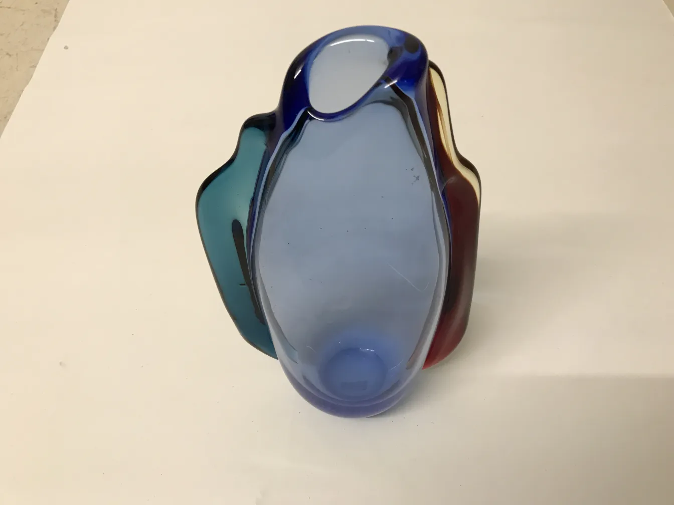 Vaso di Murano in tonalità di blu e verde, forma unica