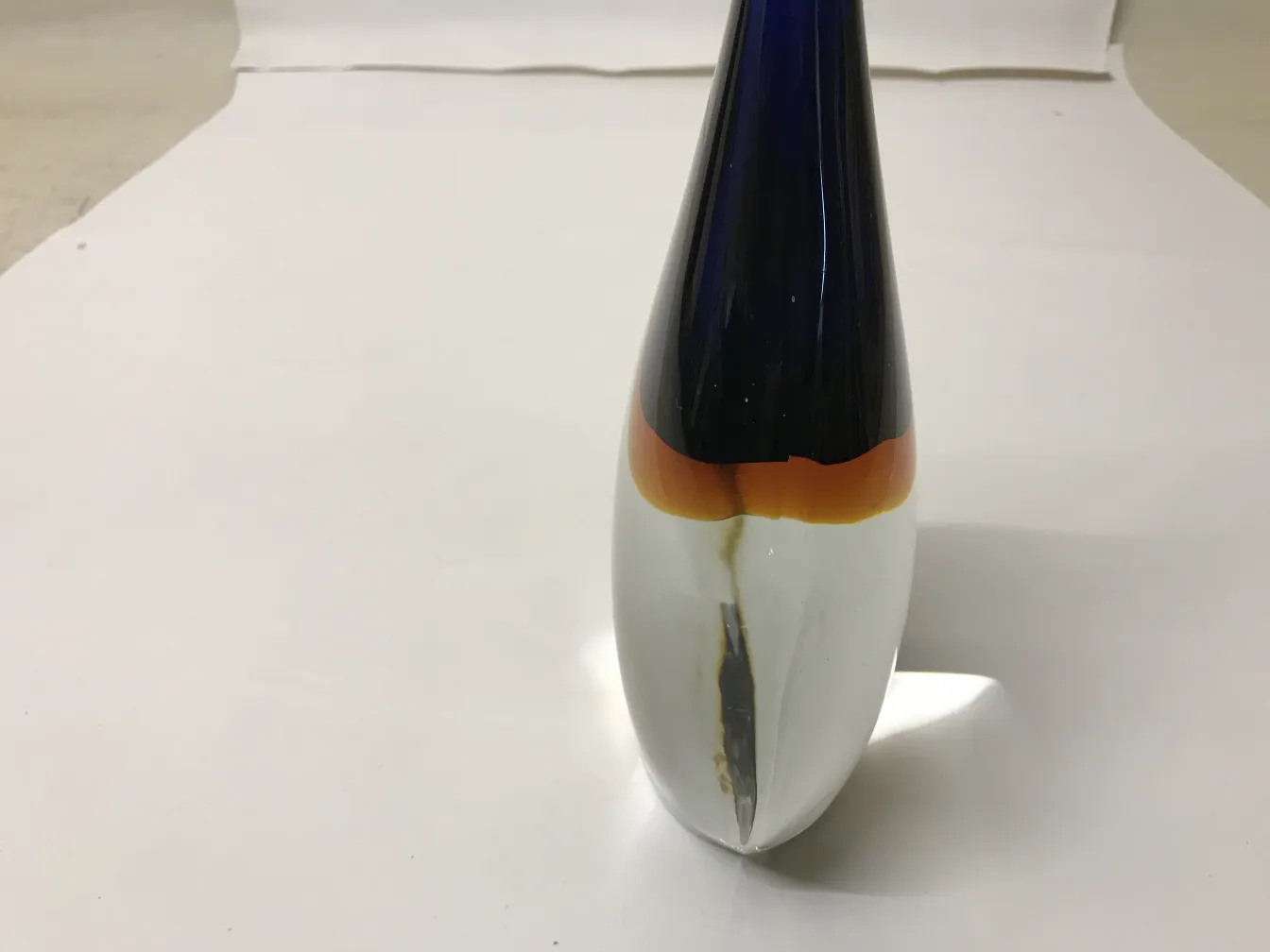 Vaso di Murano antico con design classico e colori vivaci.