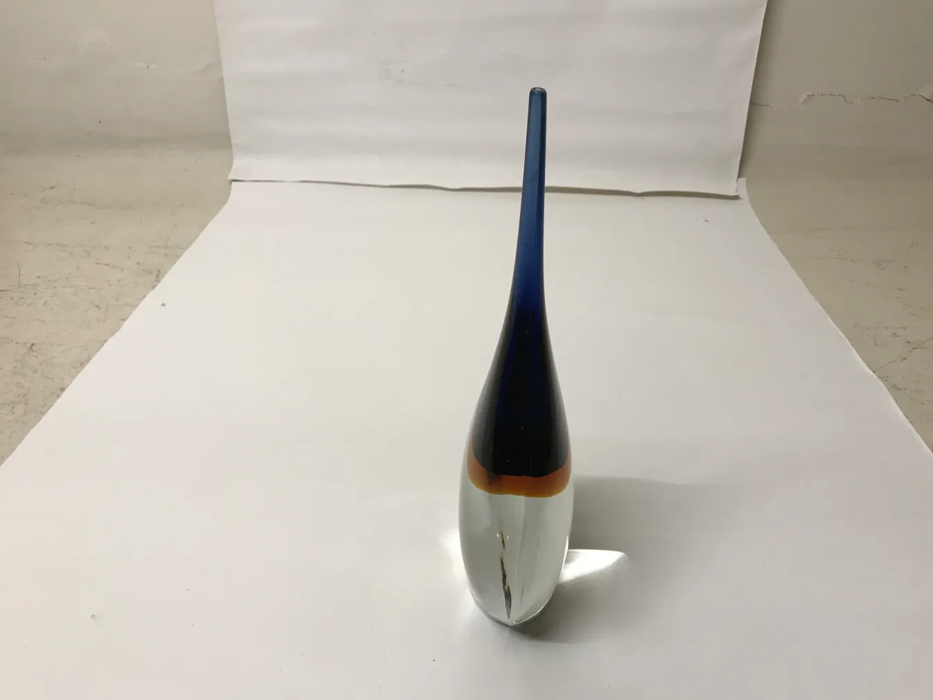 Florero de Murano antiguo con colores vivos y forma distintiva