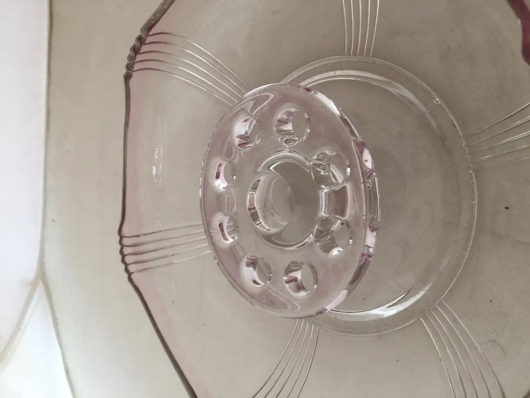 murano vase with elegant details in various tones, surrounded by a classic setting