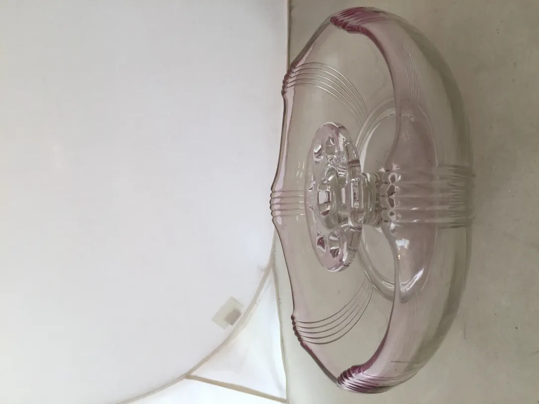 Antiker dekorativer Murano-Glas mit klaren Formen und schöner Farbe