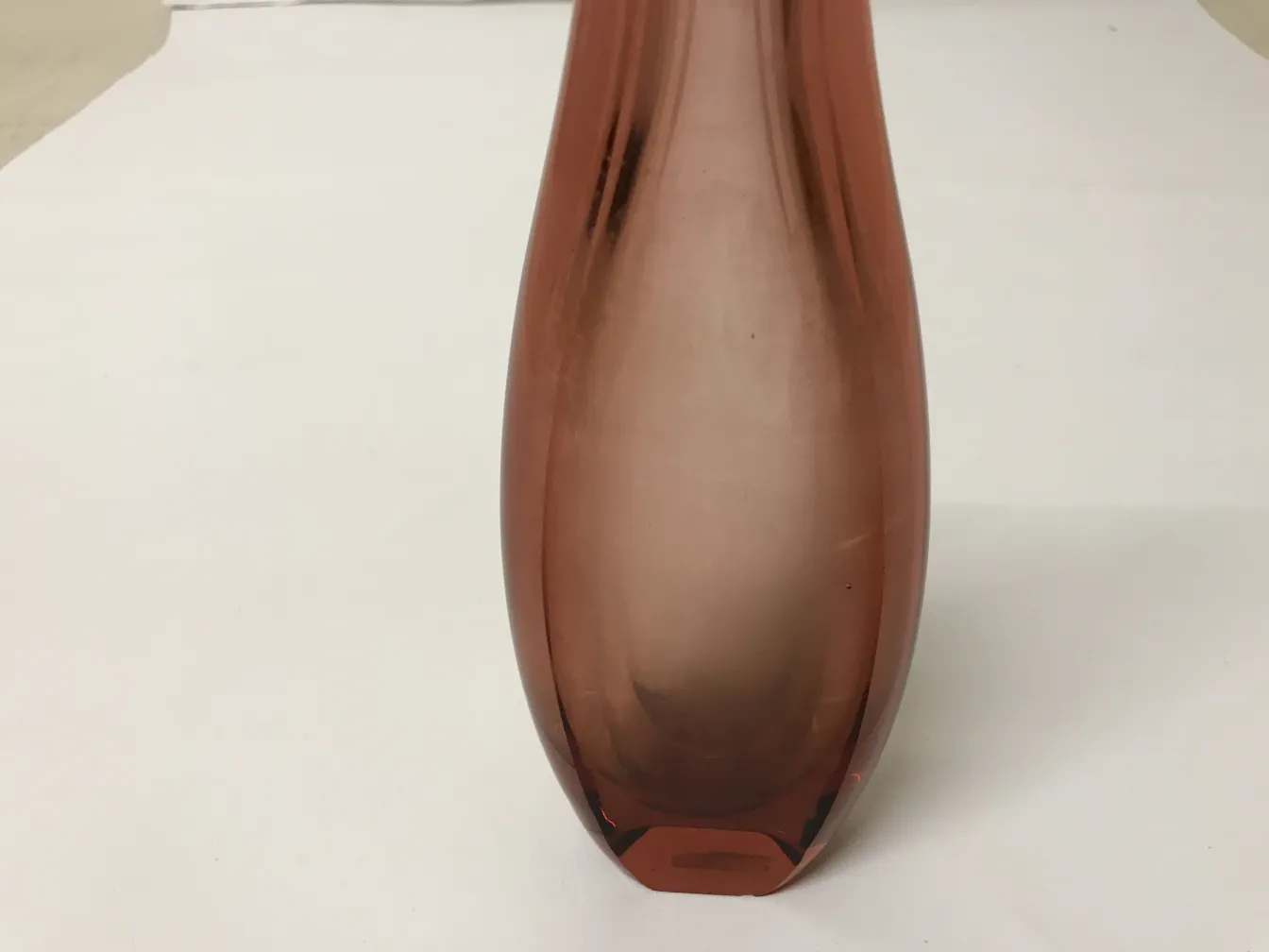 vaso antigo de murano com forma elegante e cor