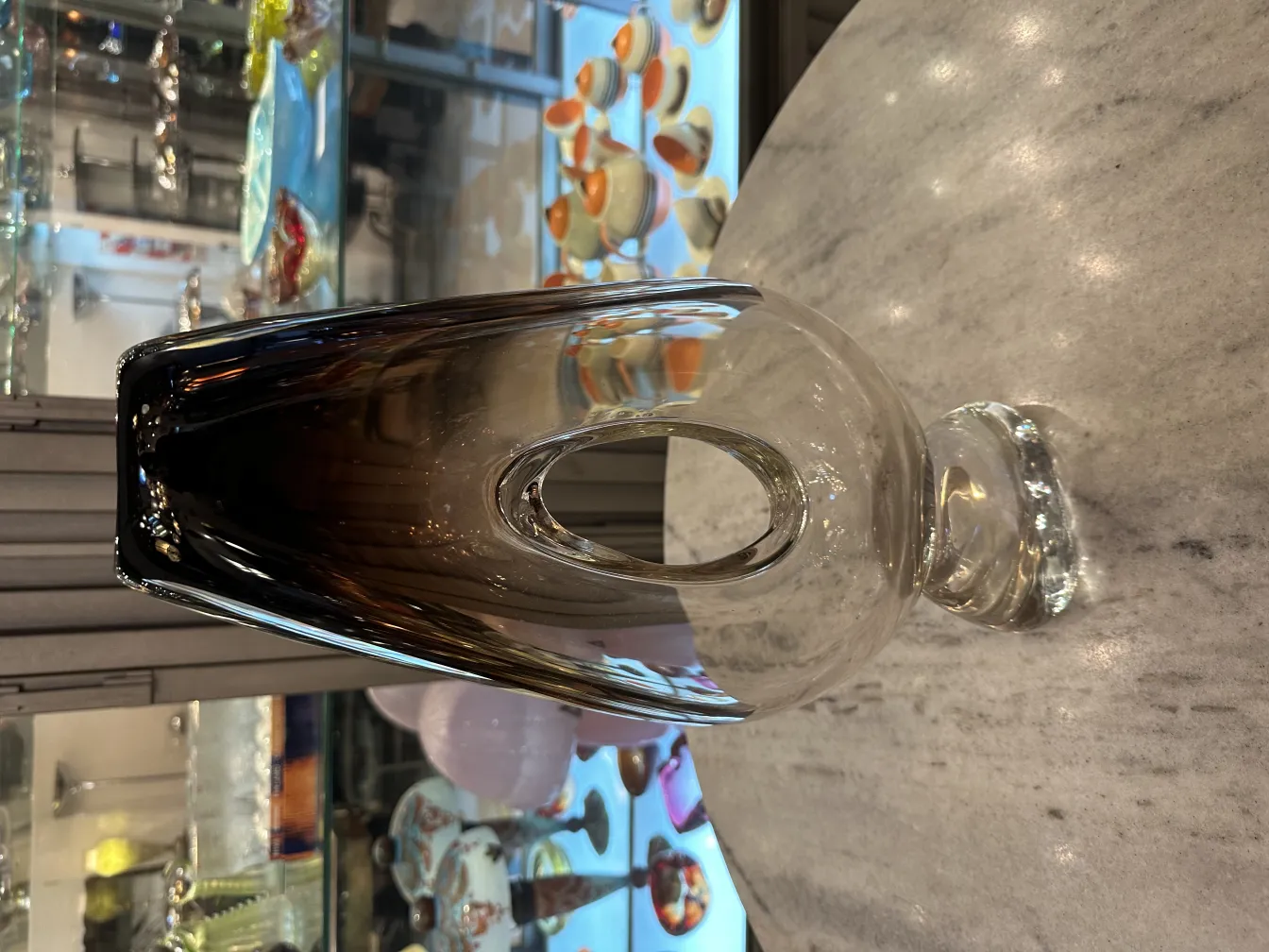 vase antique murano avec un design élégant dans un cadre décoratif