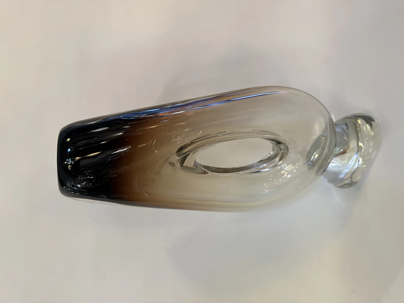 florero antiguo de murano con forma única y elegante