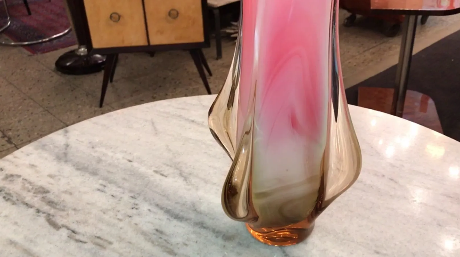 vaso antigo de murano em tons de rosa e âmbar, decorativo