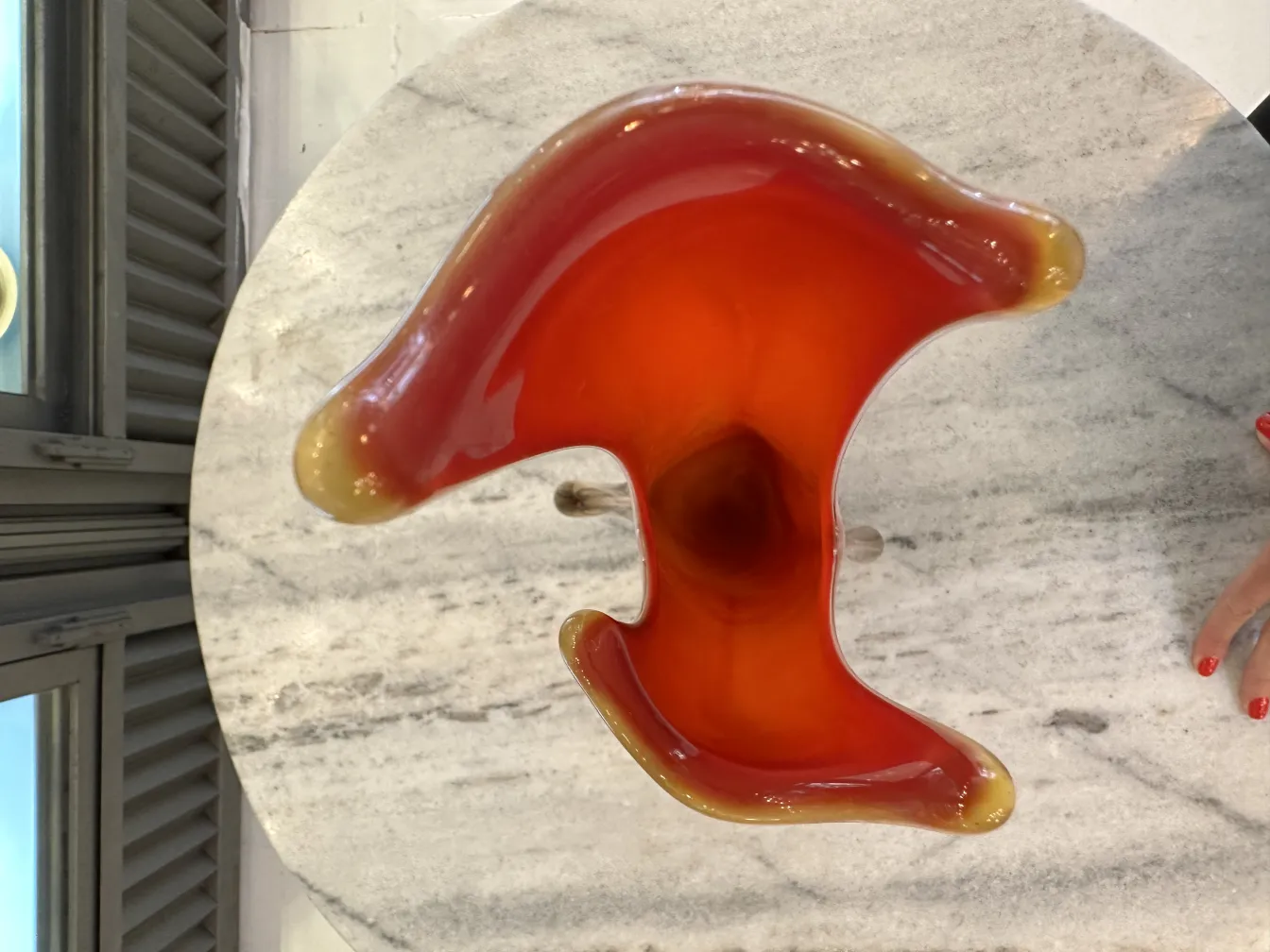 antiker murano-glas mit buntem glänzendem design