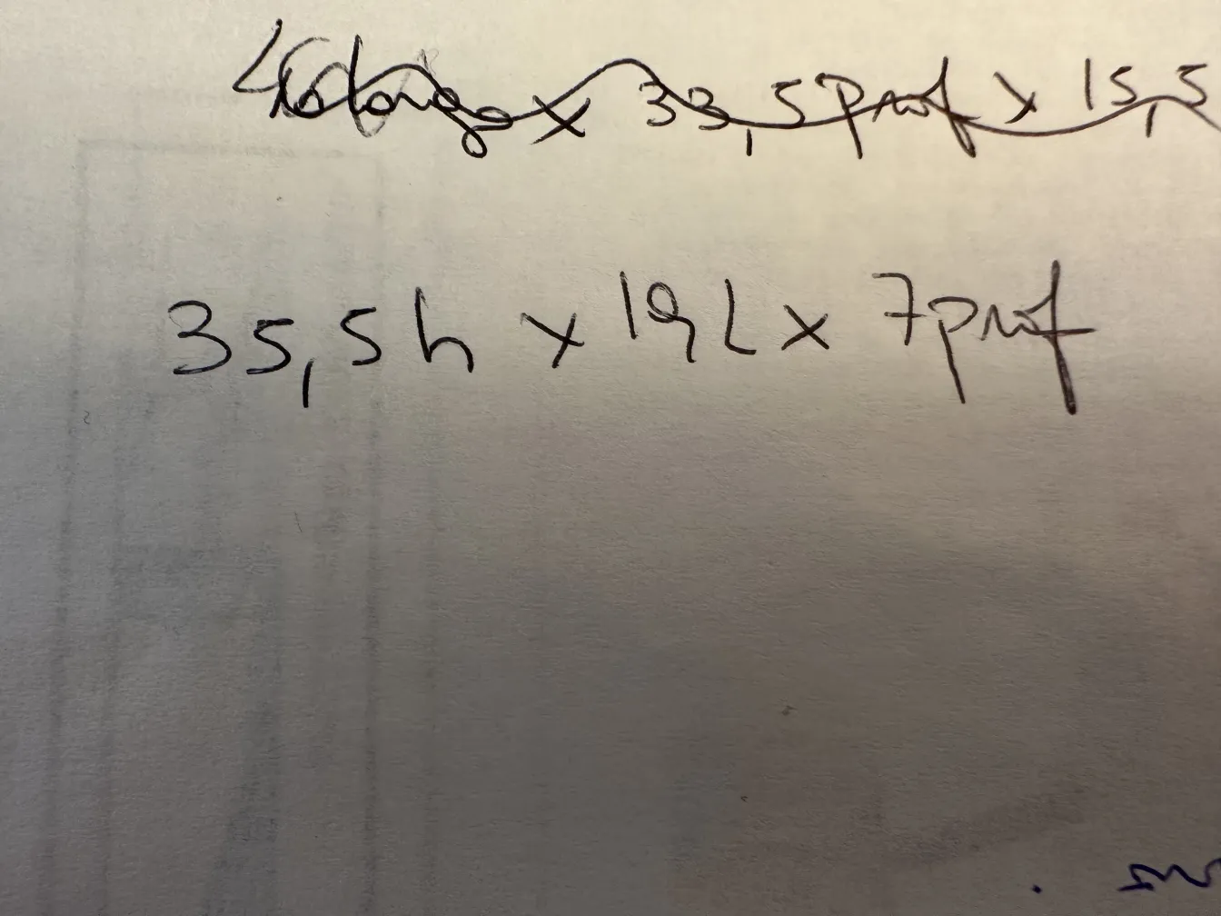 पुरातन मुरानो फूलदान एक सुंदर सजावट में, रंगीन आकृतियाँ