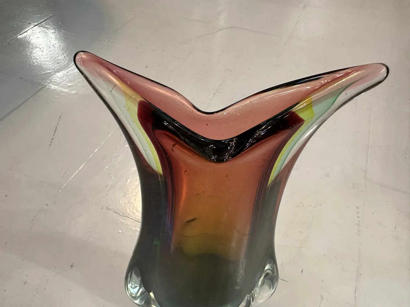 antik murano-glas mit buntem design, elegant und stilvoll