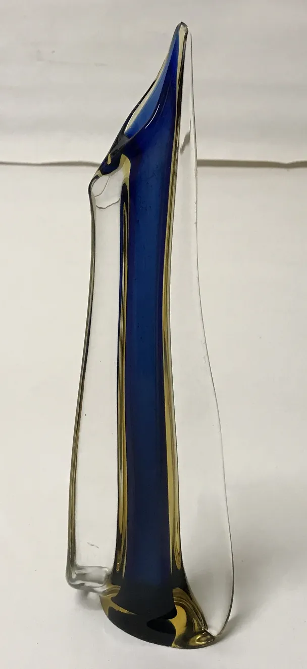 Vaso antico di Murano colorato con base nera, design elegante