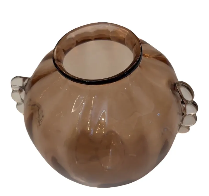 florero de murano antiguo con diseño elegante y único, color marrón claro