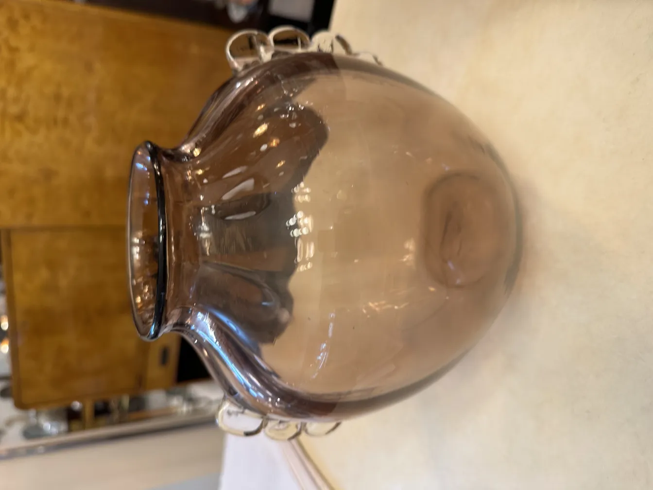 vaso decorativo de murano com forma elíptica e acabamento suave