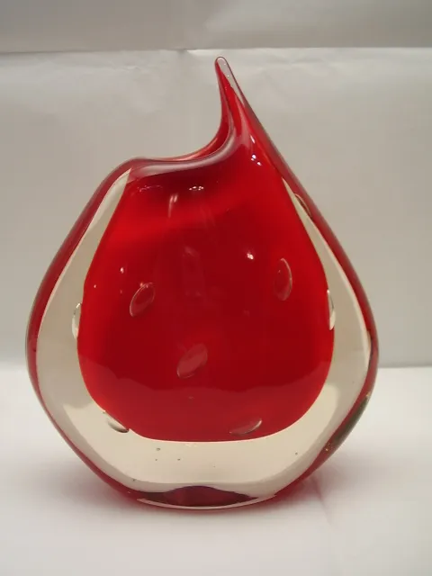 vase murano ancien rouge avec forme courbée