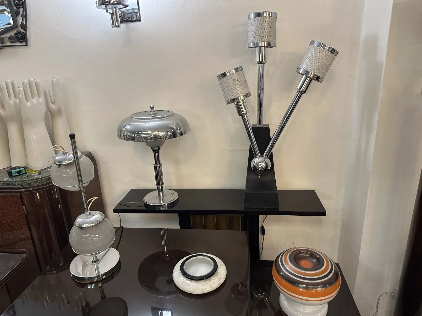 antigo vaso de murano com design elegante em um ambiente moderno