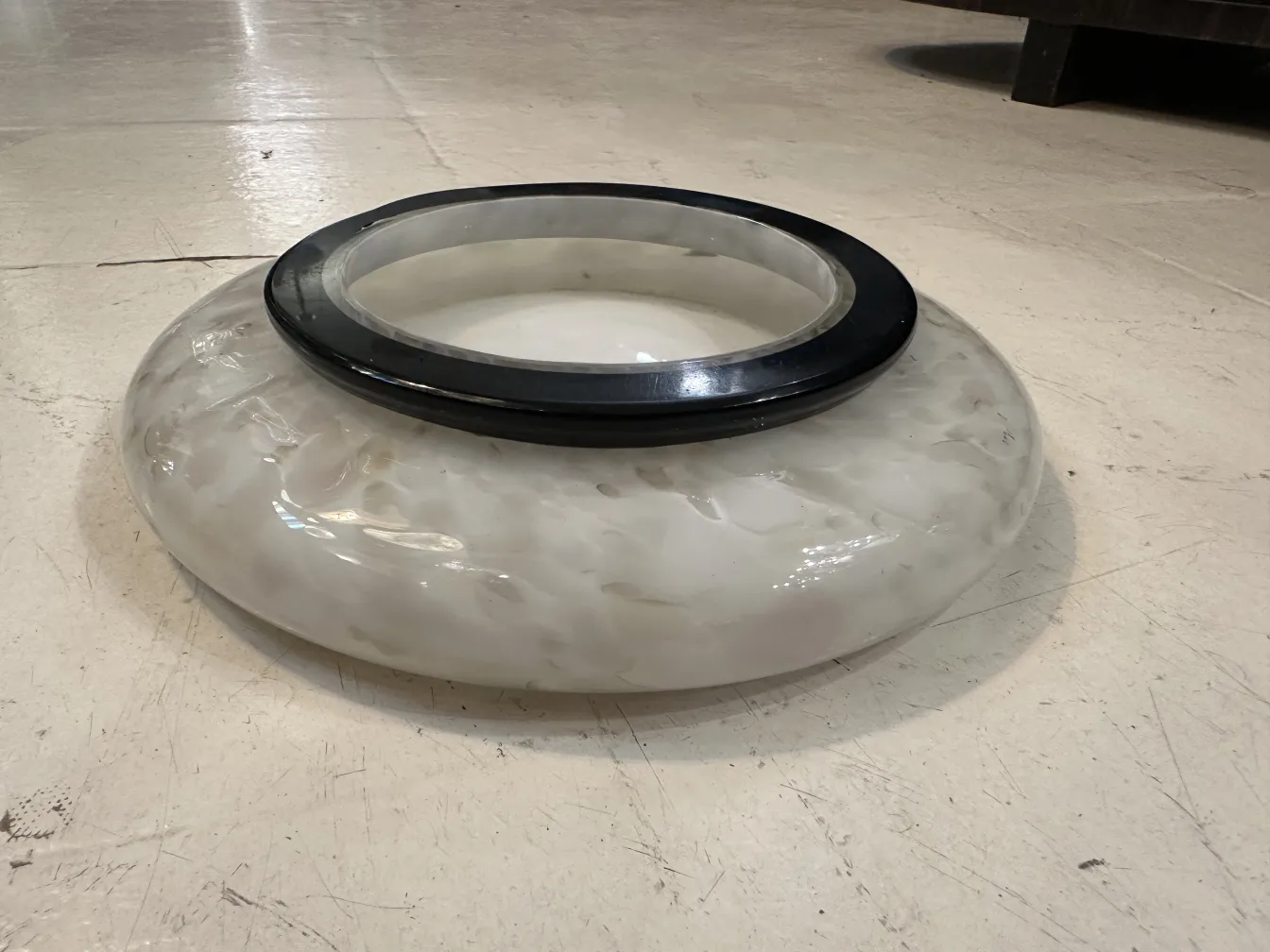 antike murano-glas vase in runder form mit feinen details