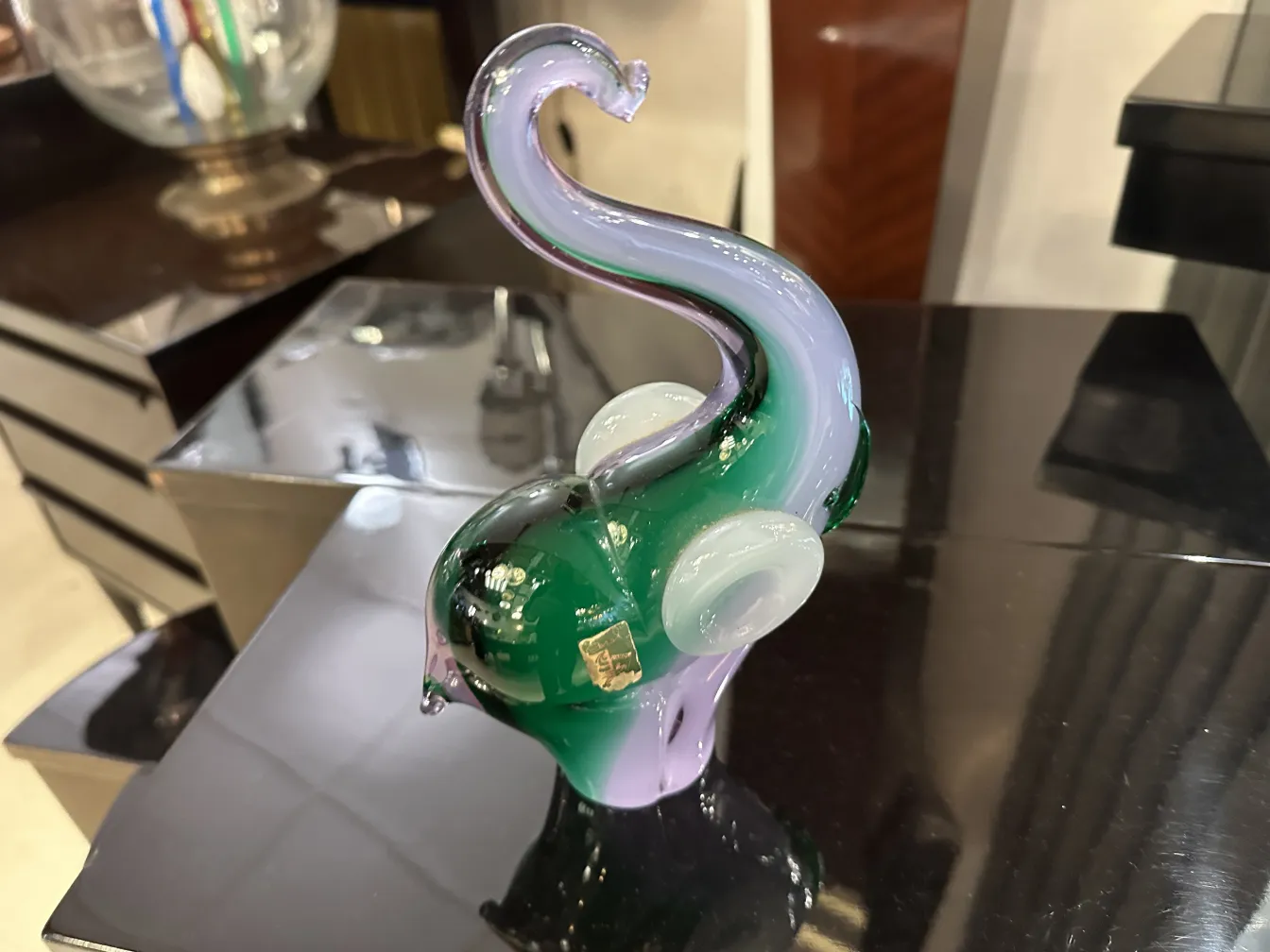 sculpture murano antique avec des couleurs vertes et violettes