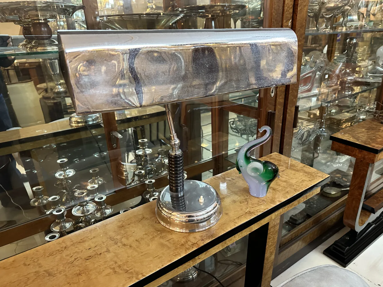 murano-skulptur in einer eleganten Beleuchtung