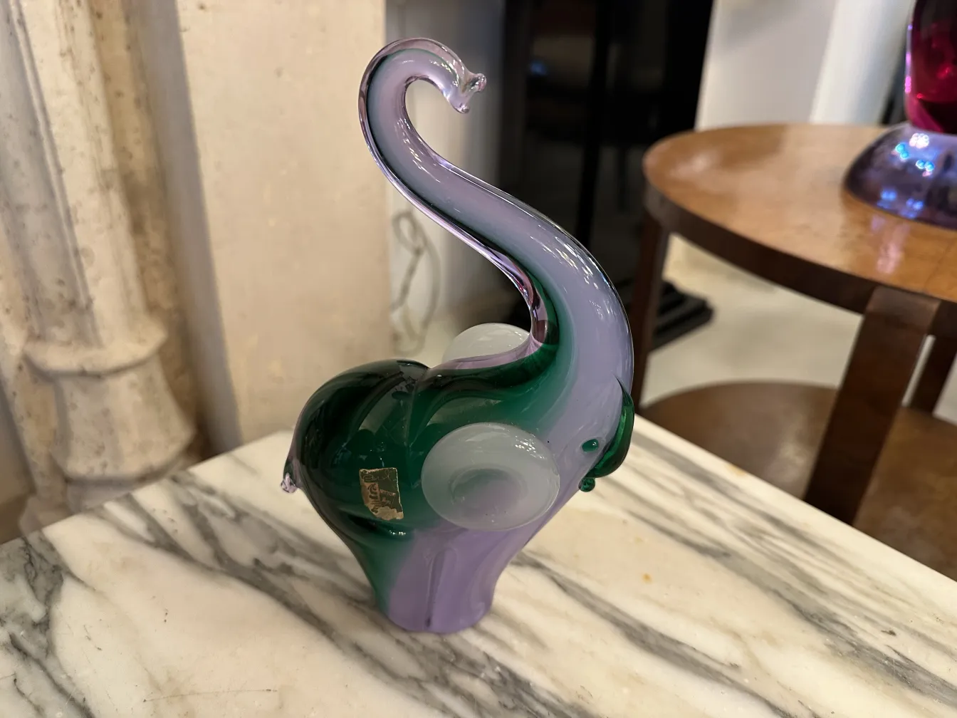 sculpture de murano antique avec des formes ondulées et des couleurs vives