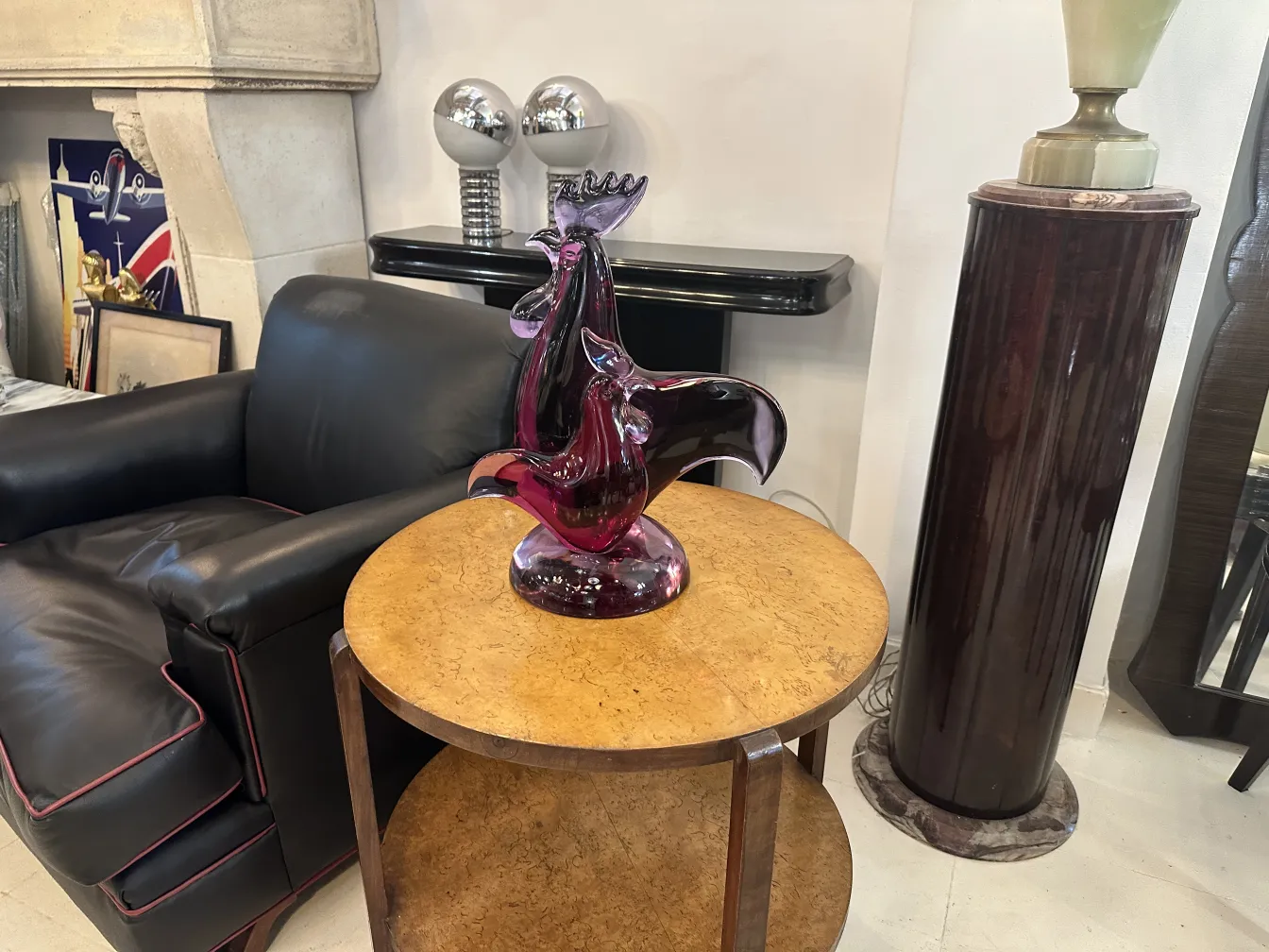 Antike Murano-Huhn-Skulptur in einer eleganten Umgebung.