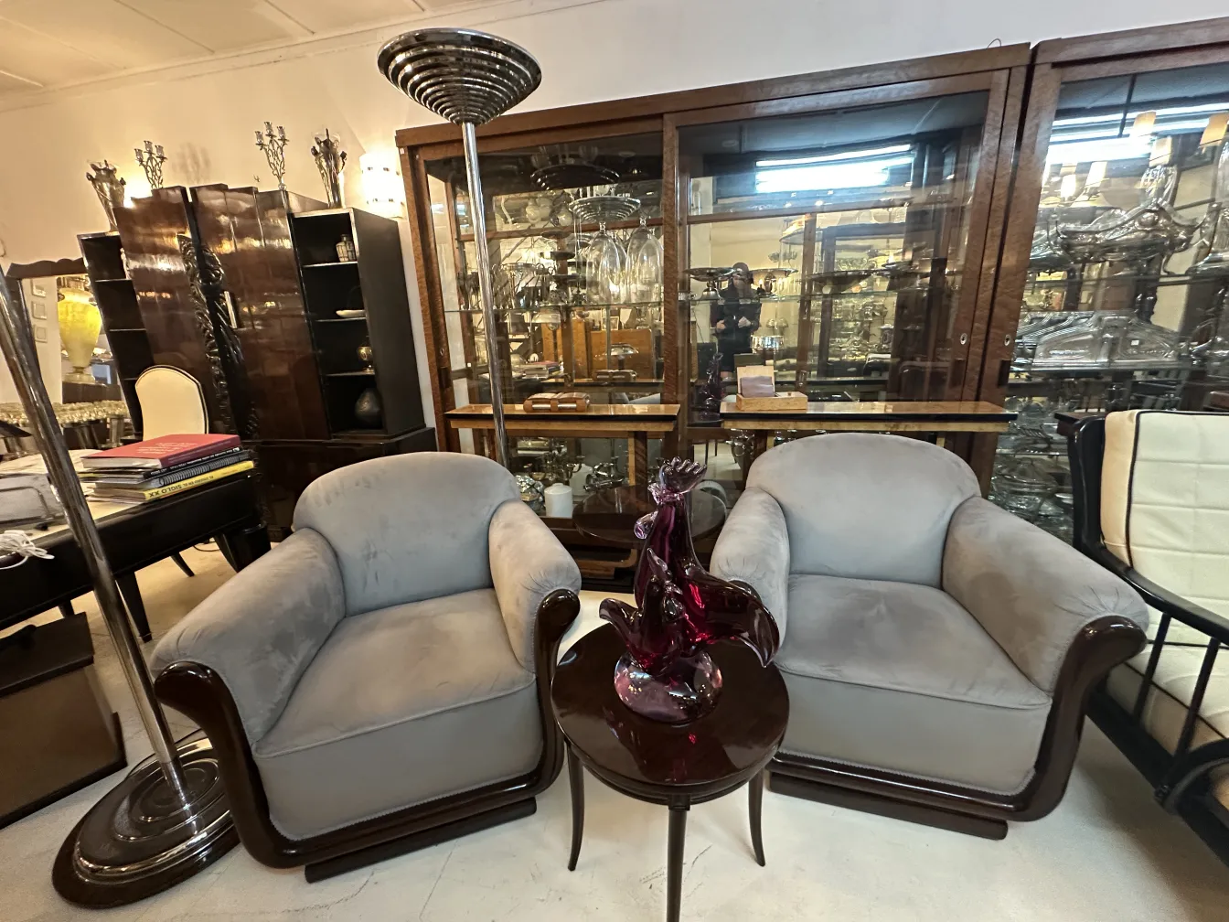 मुरानो मूर्तिकला प्राचीन सजावट के साथ