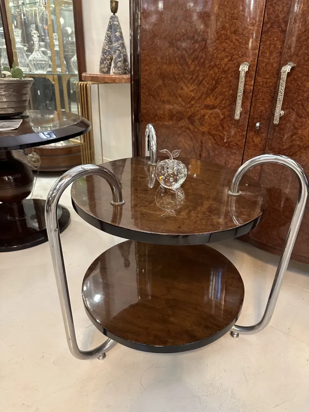 Ancienne sculpture de Murano sur une belle table