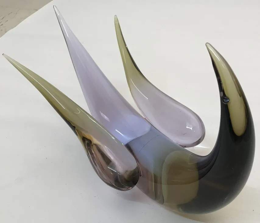 Escultura de Murano antiga com curvas elegantes