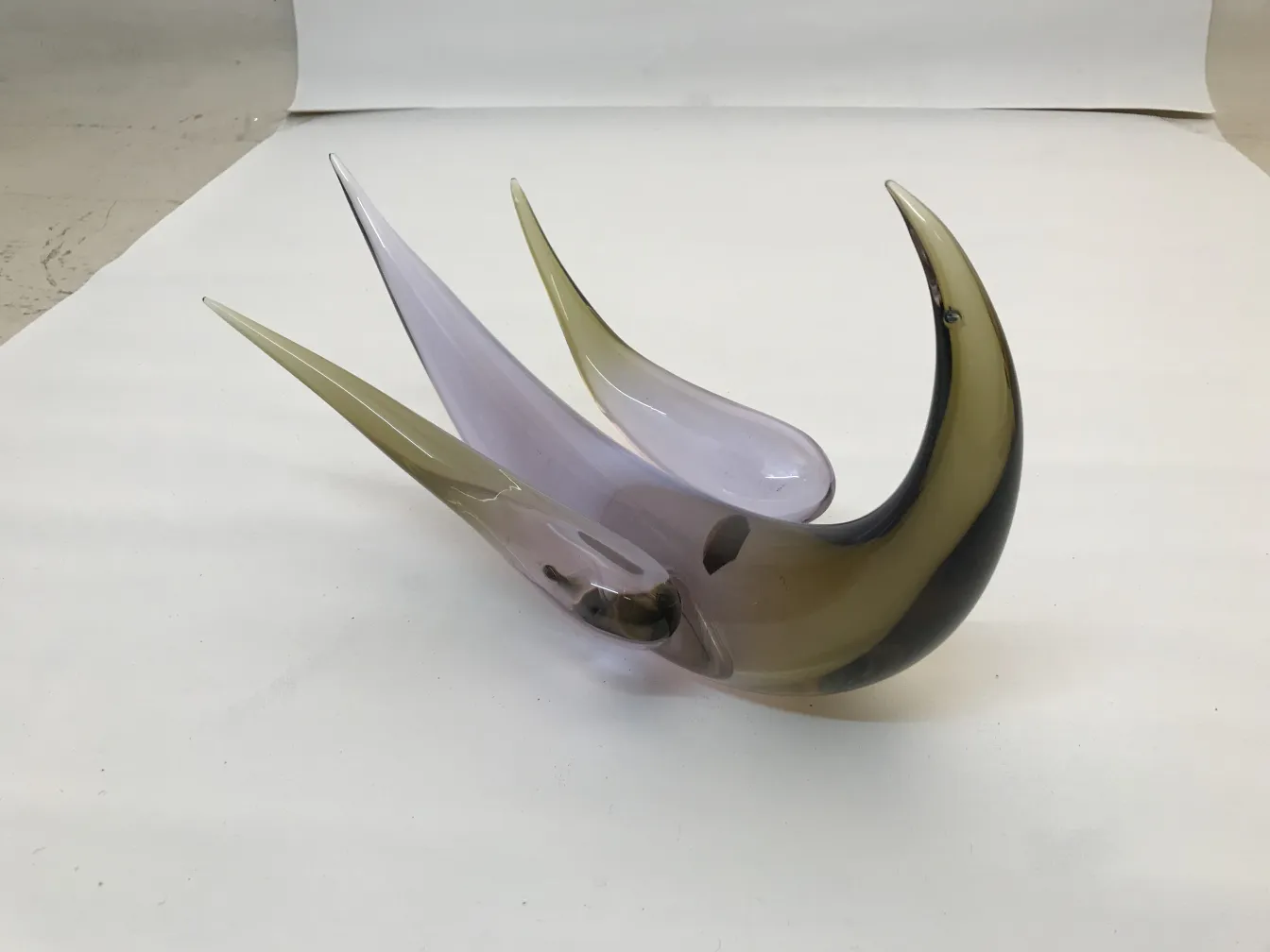 sculpture décorative ancienne de murano avec des formes fluides