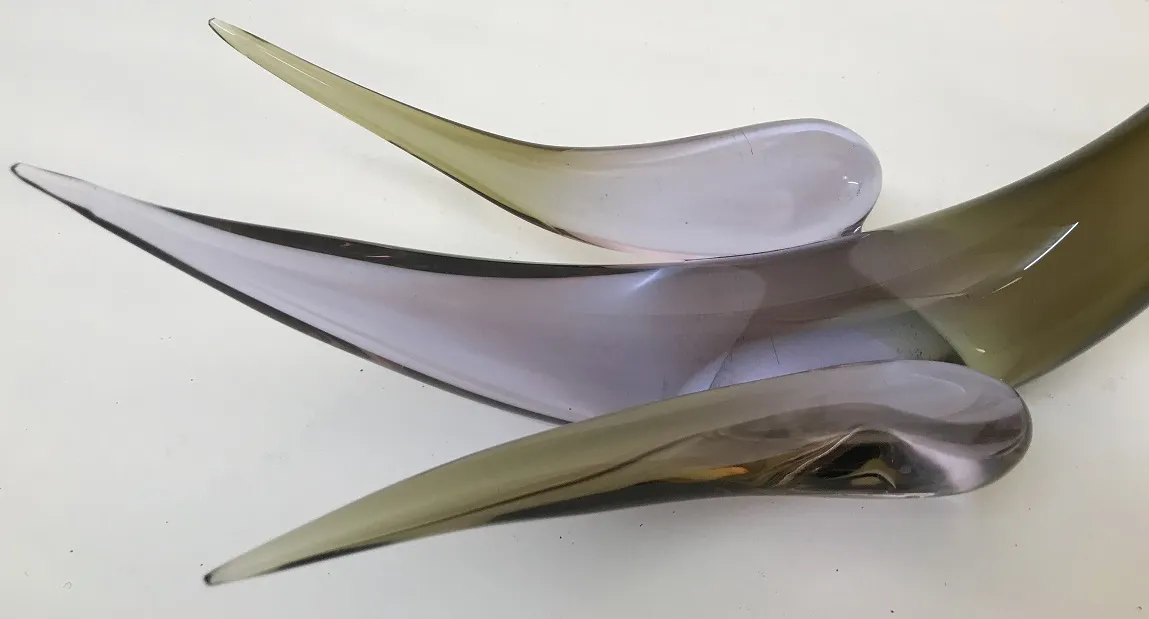 sculpture de murano avec des lignes douces et courbes, antiquité