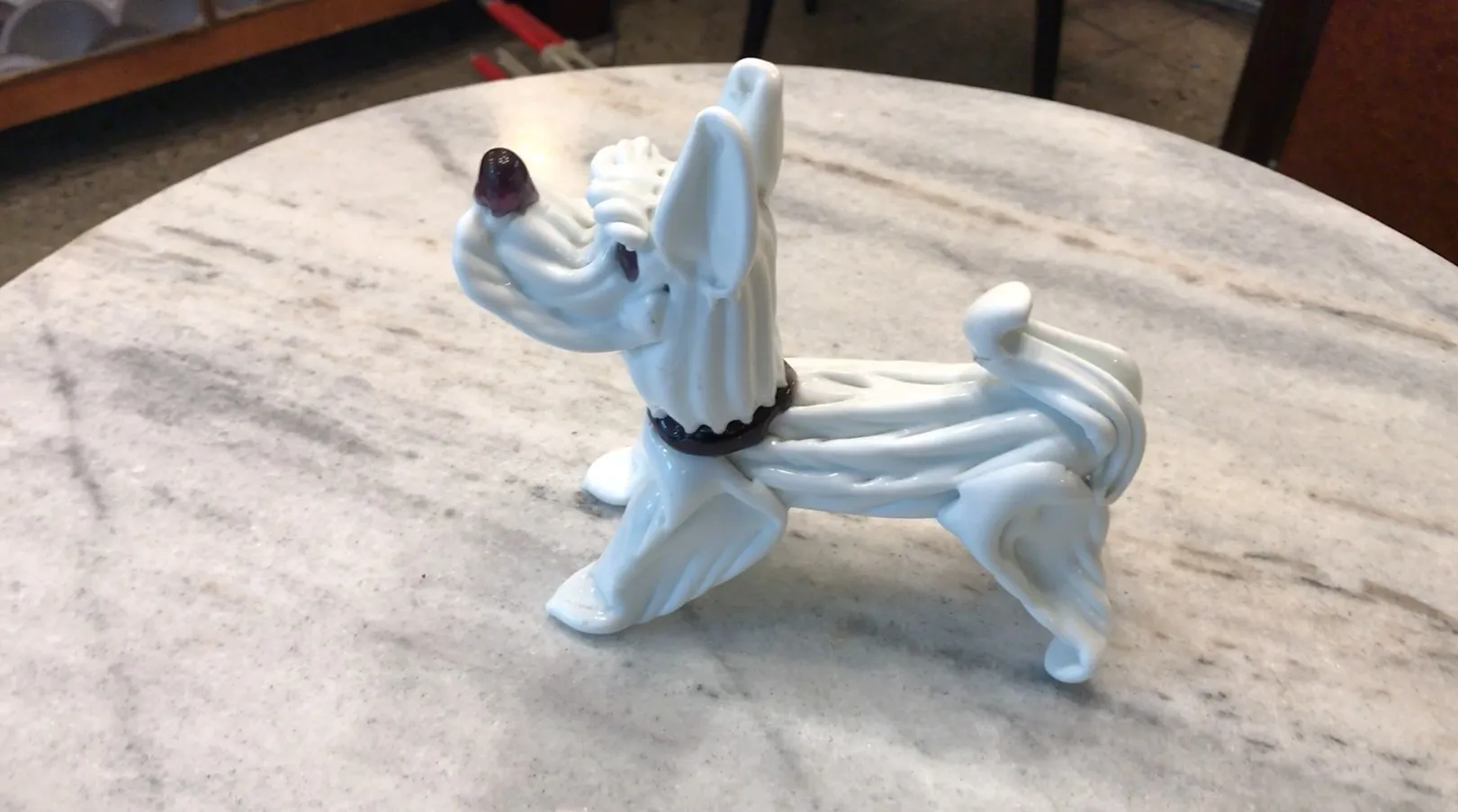 antike Murano-Skulptur eines Hundes in stehender Position