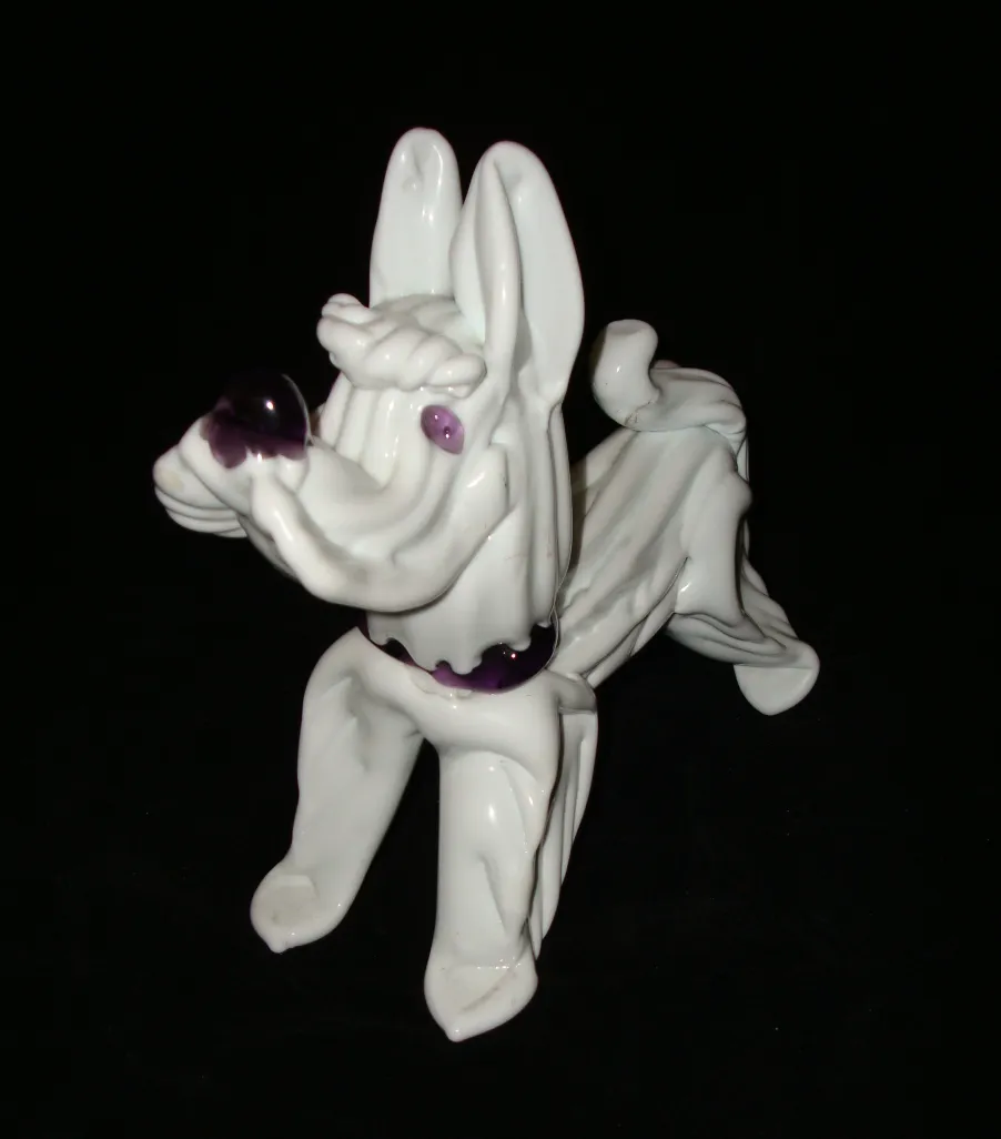 Escultura antigua de perro de Murano con detalles claros