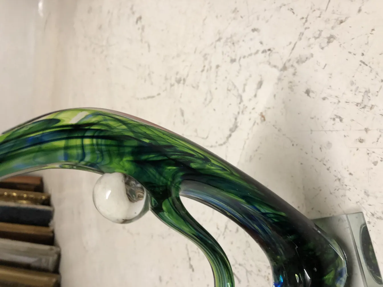 Sculpture de Murano ancienne avec motifs verts et bleus