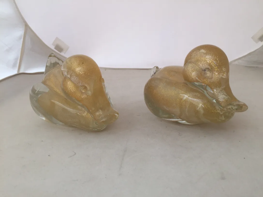 alte murano-skulptur in form einer goldenen ente