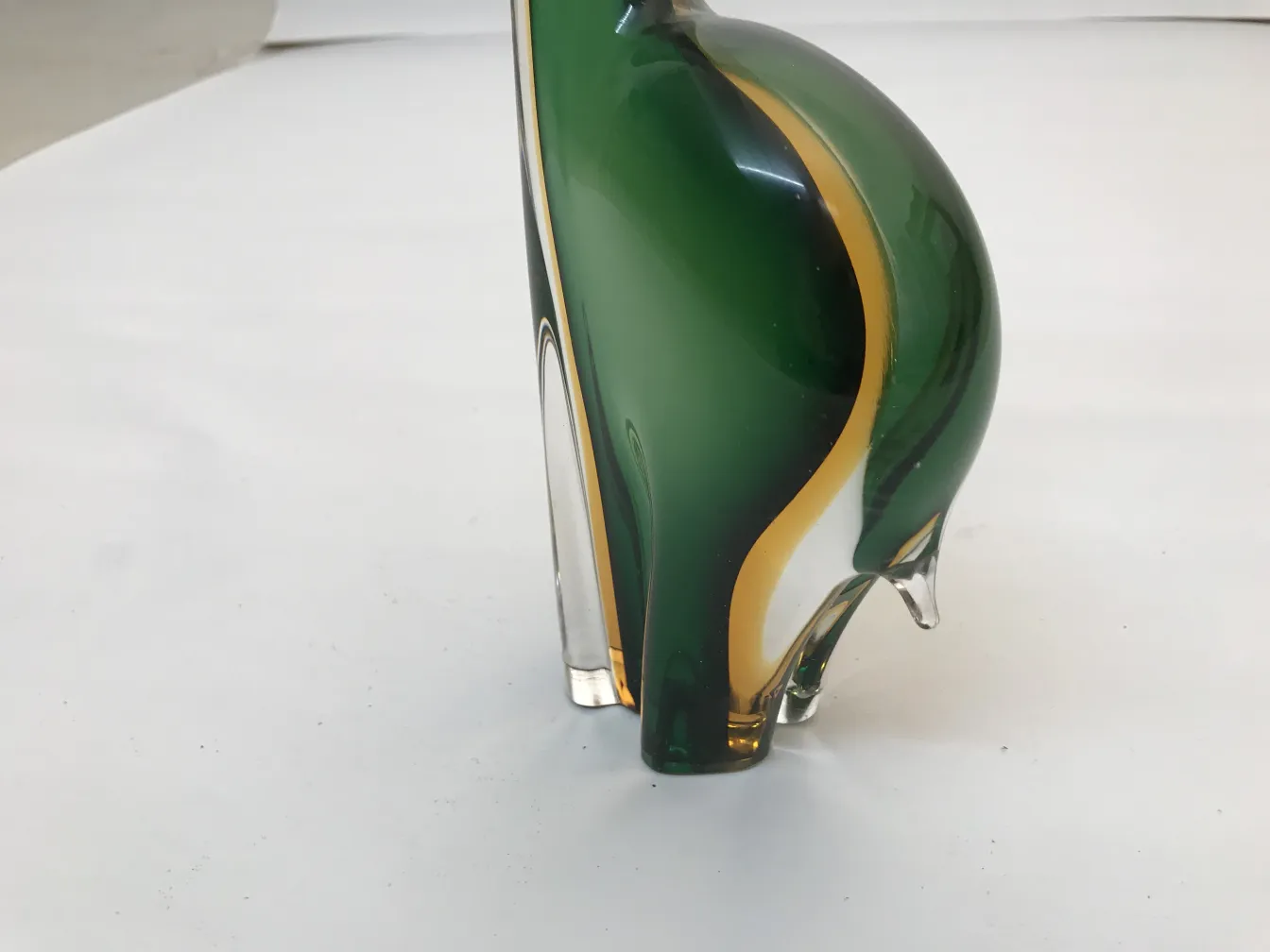 Scultura murano con design elegante e forme morbide