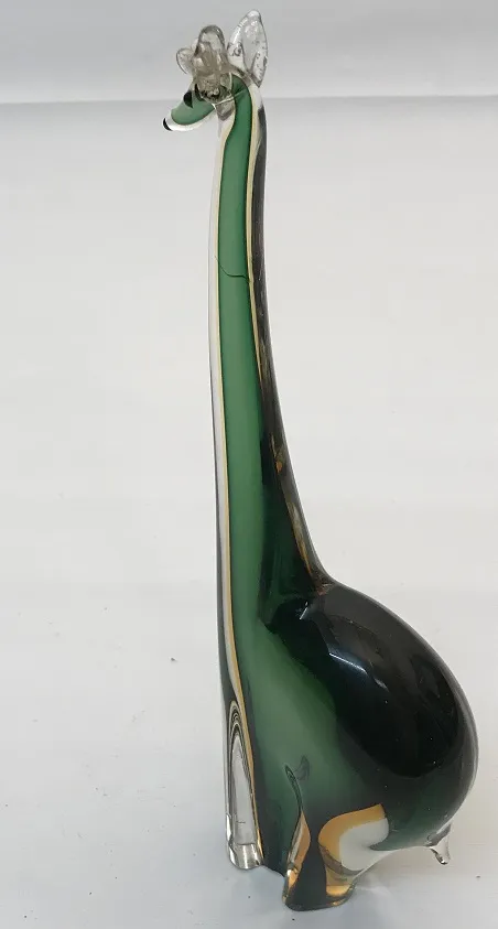 Antike Murano-Skulptur in Form einer grünen Giraffe mit glatten Details.