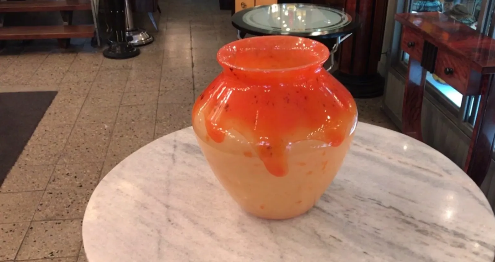 vaso in vetro antico con decorazione colorata e firma schneider