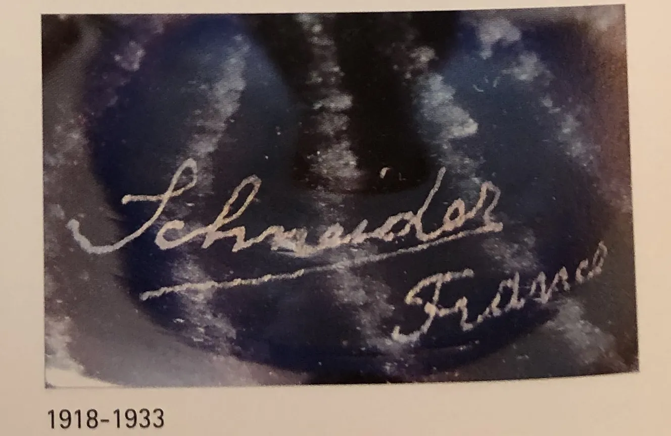 Verre antique signé avec le nom 'Schneider' et 'France'