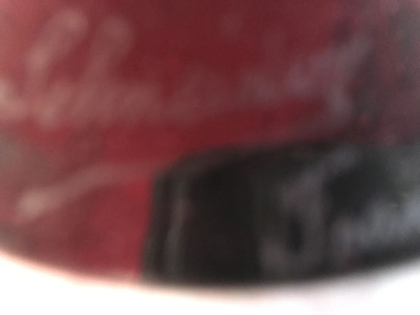 verre antique signé par schneider avec des détails clairs.