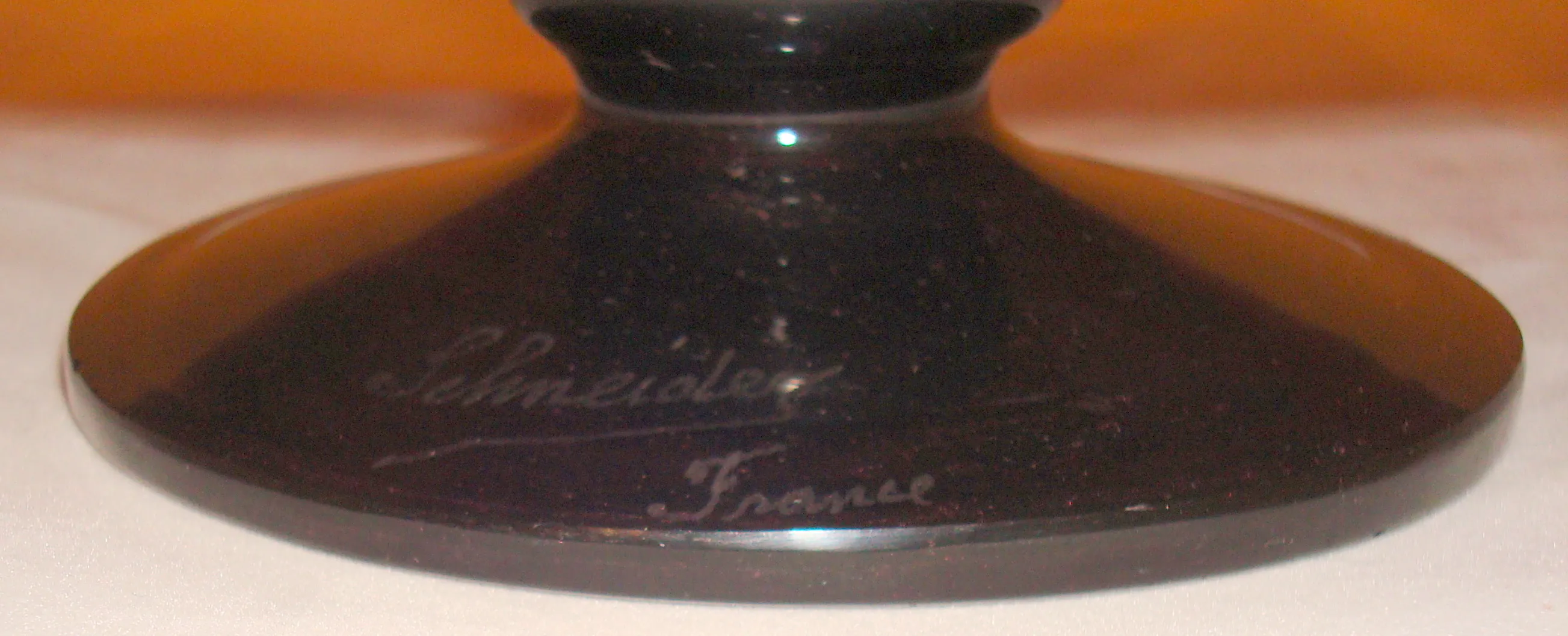 Verre signé par Schneider, objet ancien français avec signature