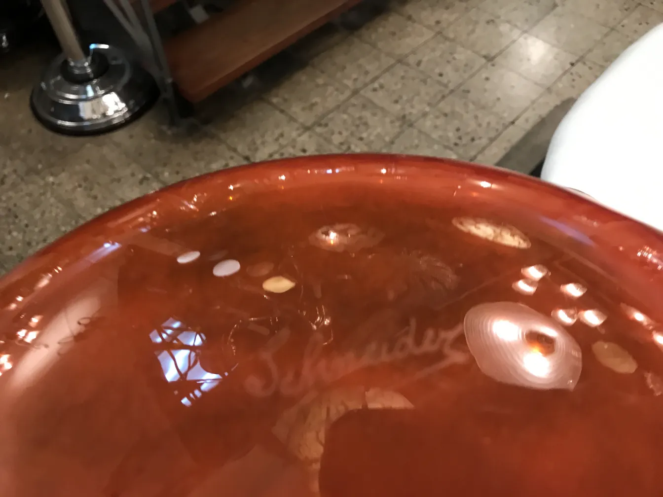 앤틱 슈나이더 서명 유리잔, 조명과 세부 사항 반사