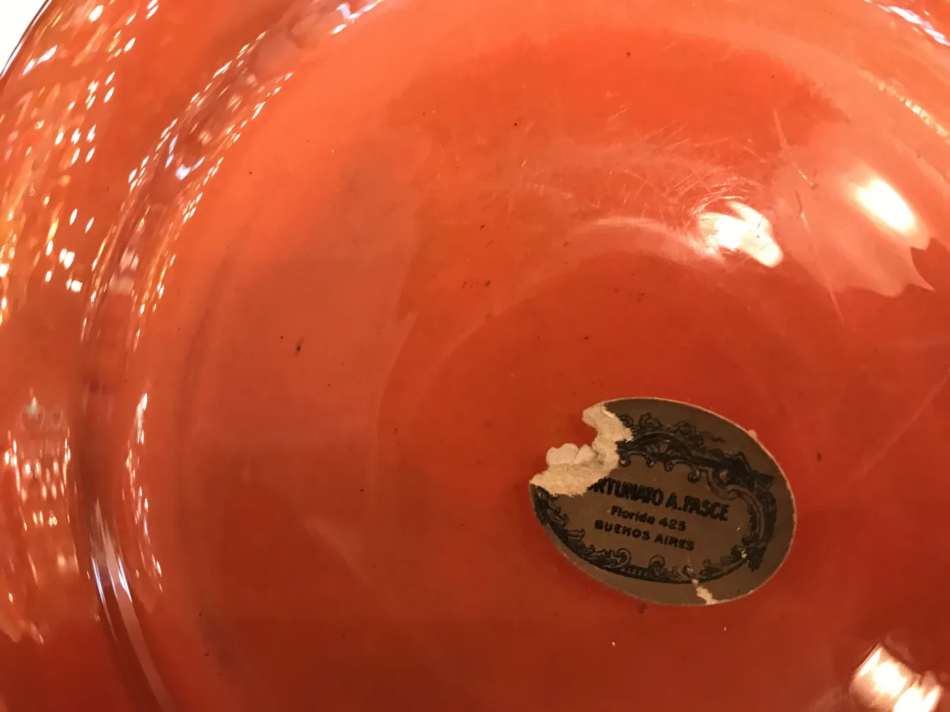 Vaso in vetro antico con firma, colore brillante ed etichetta