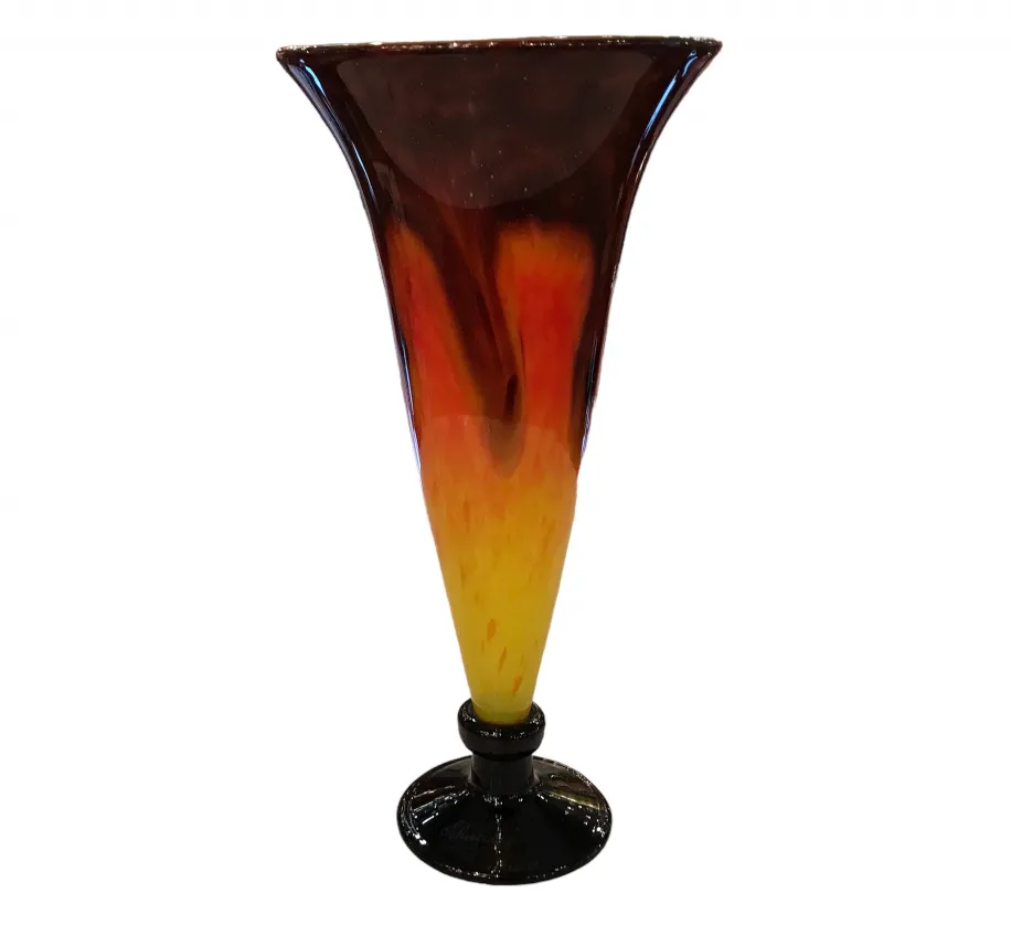 verre ancien avec signature décorative dans des teintes chaudes