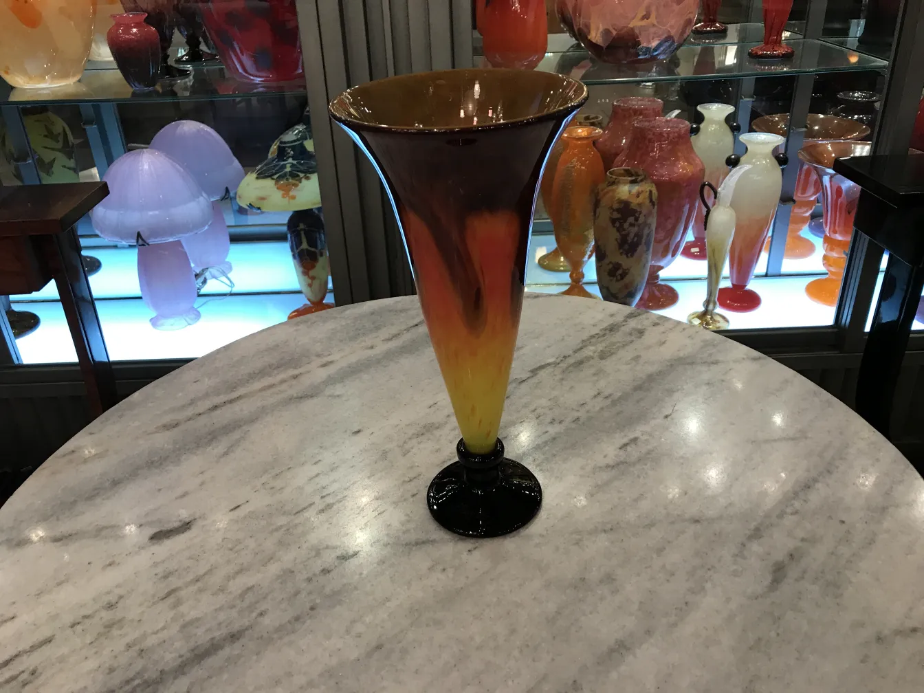 Vaso antiguidade vidro assinado Schneider com base preta